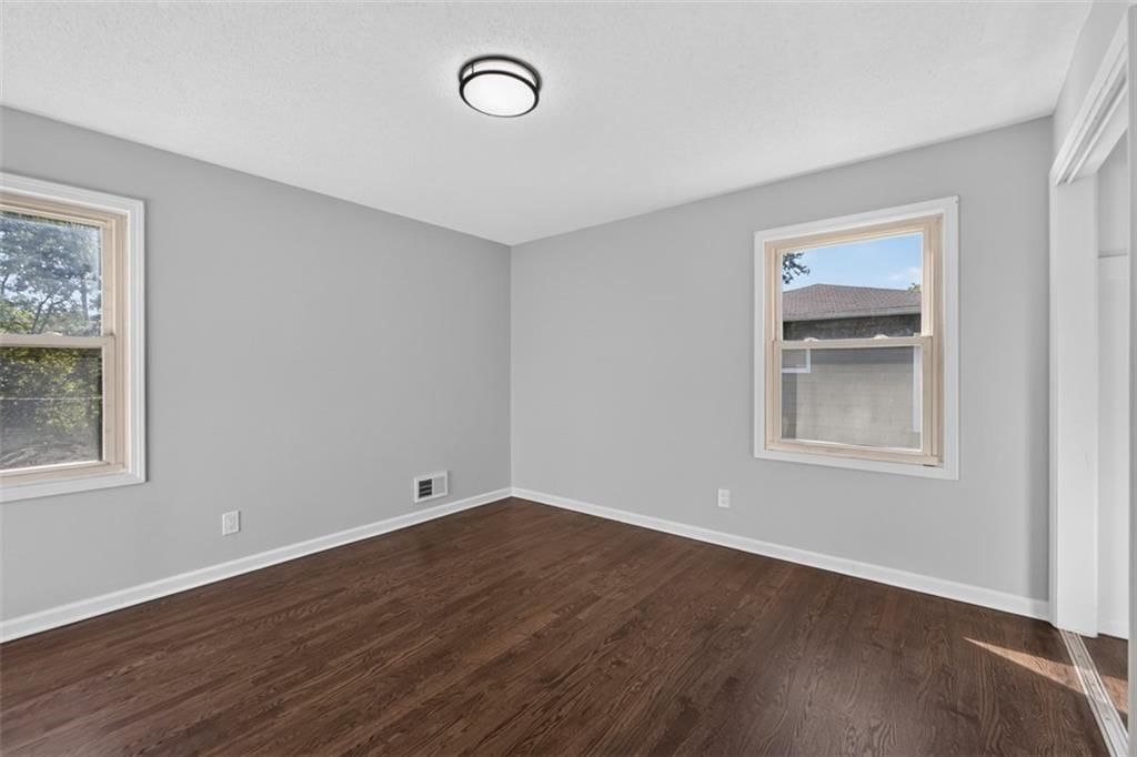 Photo 12 of 29 - 3211 Berry Road, Kansas City, KS 66106