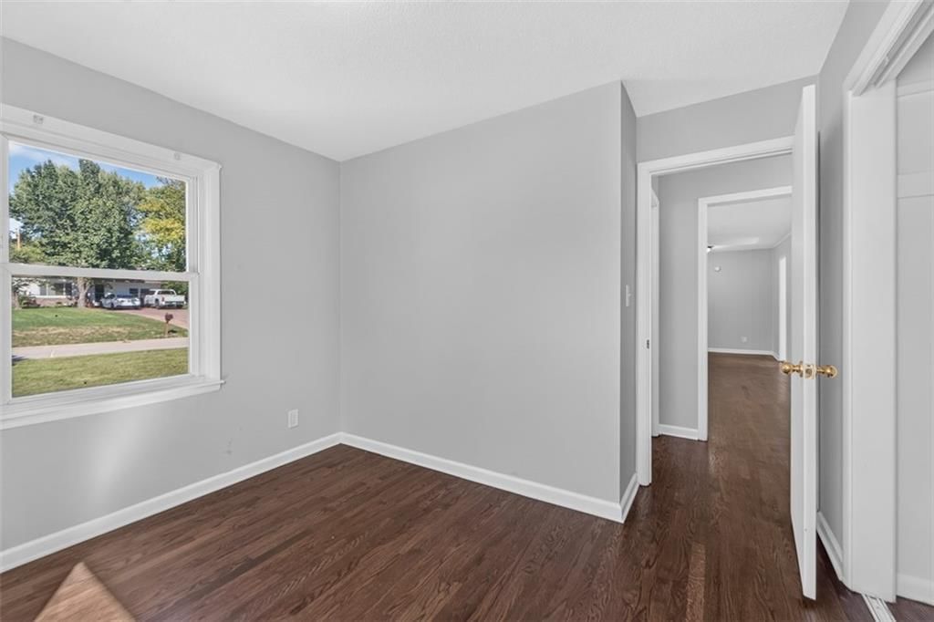 Photo 13 of 29 - 3211 Berry Road, Kansas City, KS 66106