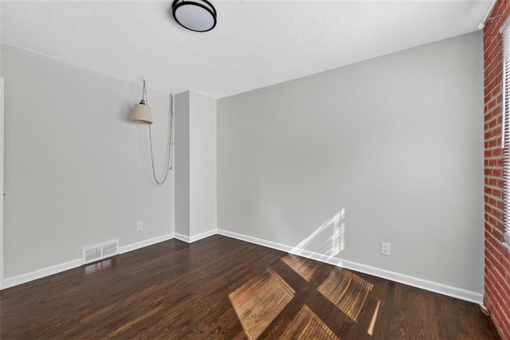 Photo 16 of 29 - 3211 Berry Road, Kansas City, KS 66106