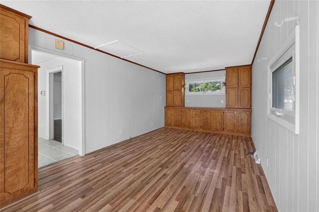 Photo 17 of 29 - 3211 Berry Road, Kansas City, KS 66106