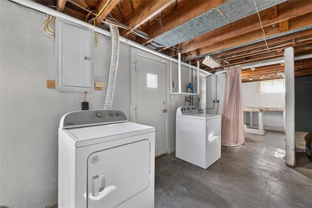 Photo 20 of 29 - 3211 Berry Road, Kansas City, KS 66106