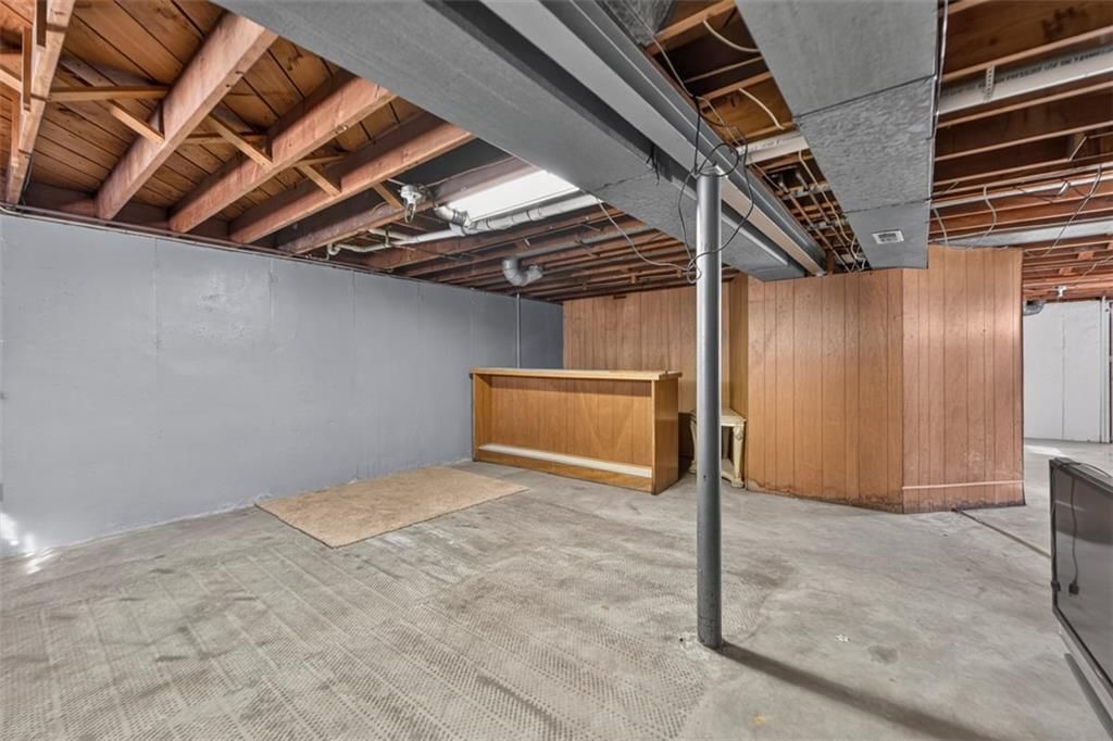 Photo 21 of 29 - 3211 Berry Road, Kansas City, KS 66106