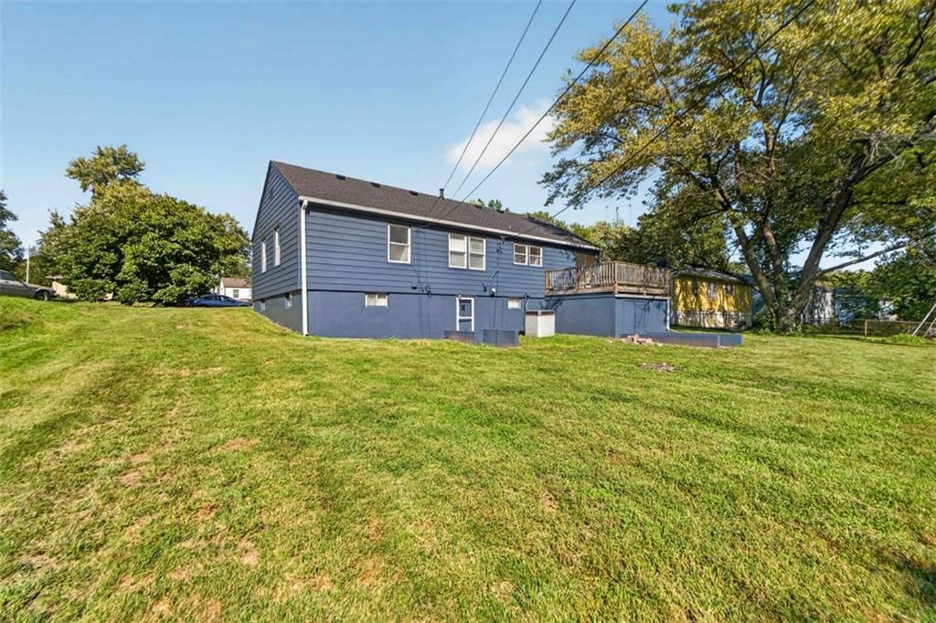 Photo 26 of 29 - 3211 Berry Road, Kansas City, KS 66106
