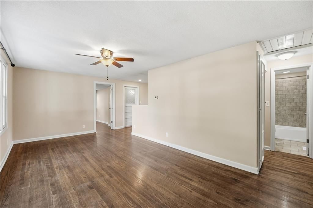 Photo 4 of 41 - 7049 Horton Street, Overland Park, KS 66204