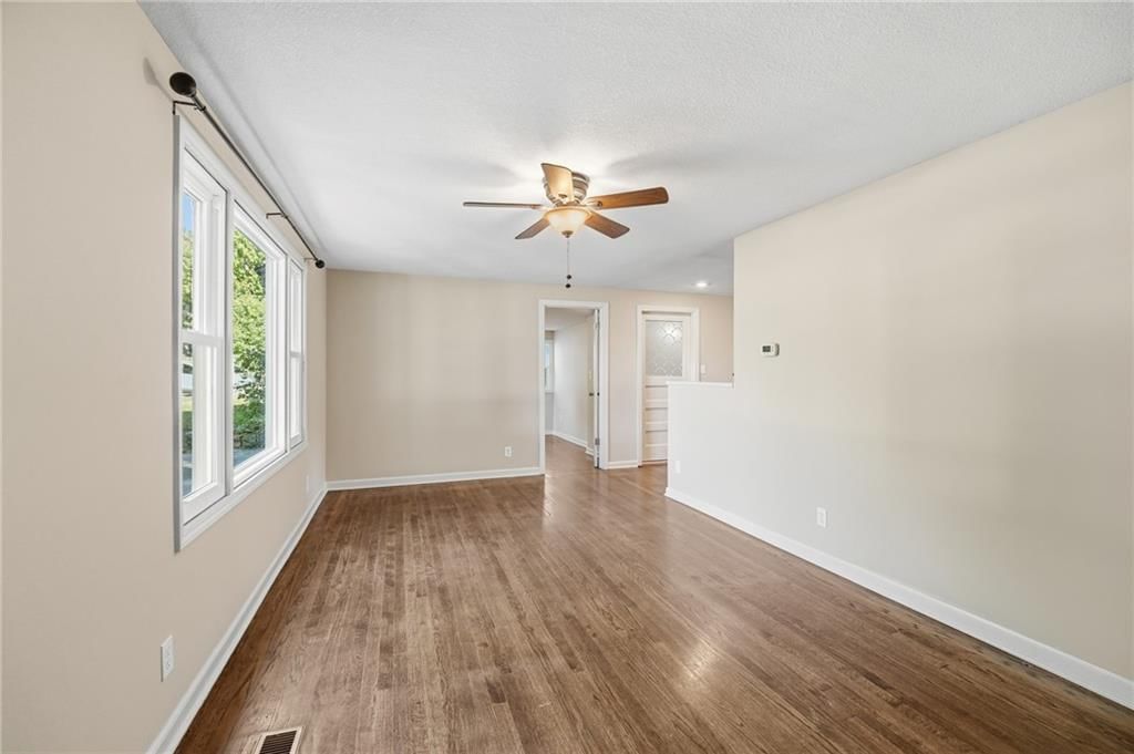 Photo 5 of 41 - 7049 Horton Street, Overland Park, KS 66204
