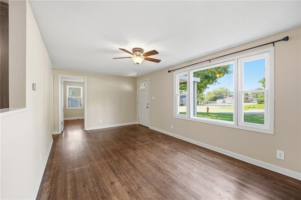 Photo 7 of 41 - 7049 Horton Street, Overland Park, KS 66204