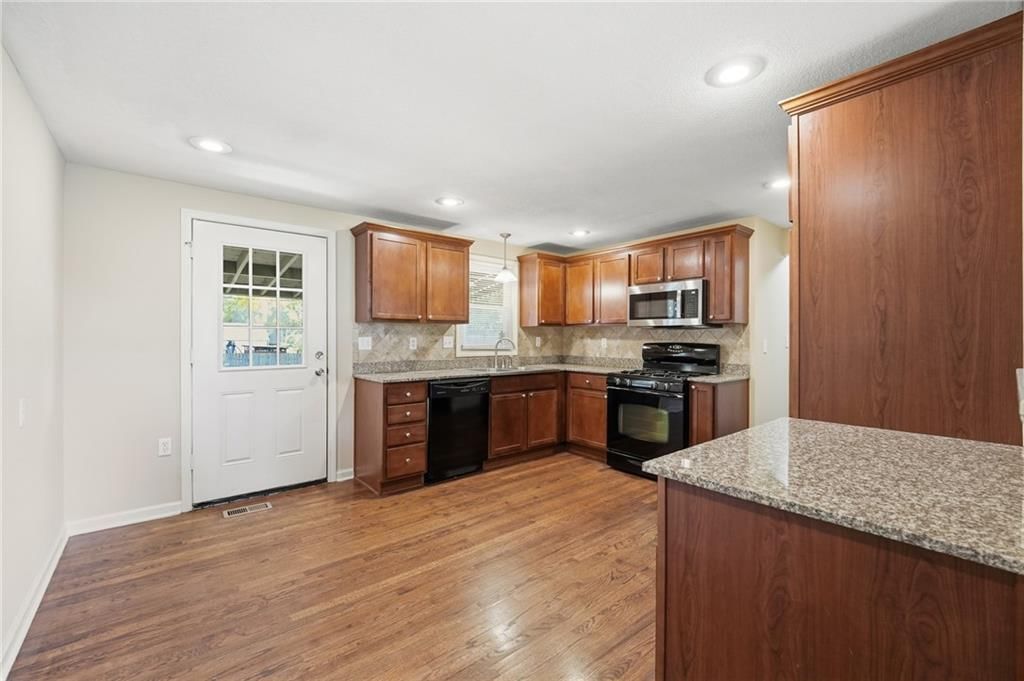 Photo 8 of 41 - 7049 Horton Street, Overland Park, KS 66204
