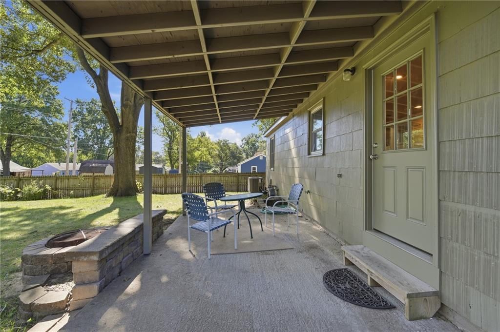 Photo 23 of 41 - 7049 Horton Street, Overland Park, KS 66204
