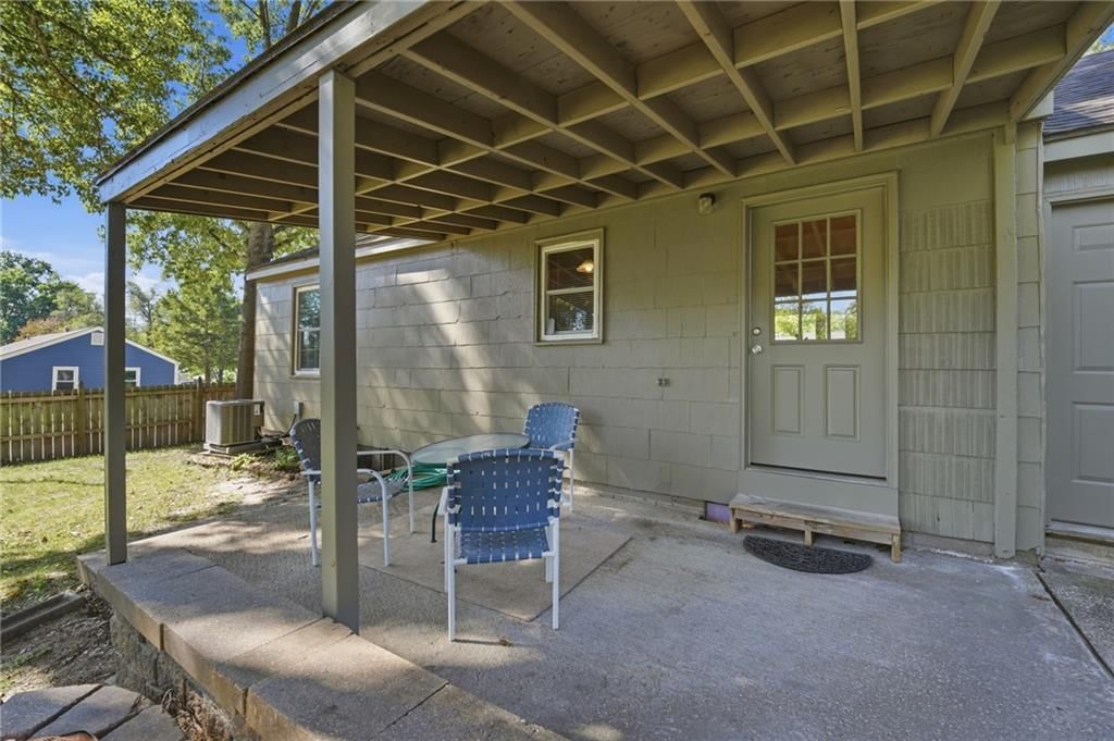 Photo 24 of 41 - 7049 Horton Street, Overland Park, KS 66204