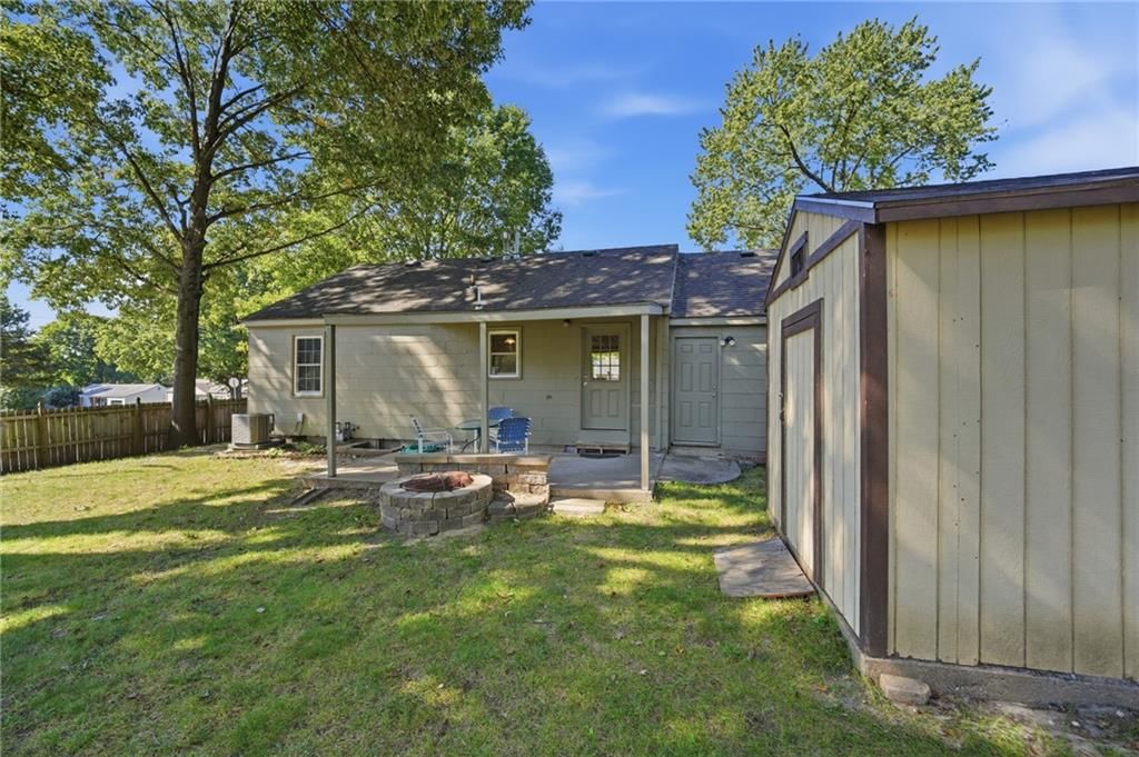 Photo 28 of 41 - 7049 Horton Street, Overland Park, KS 66204