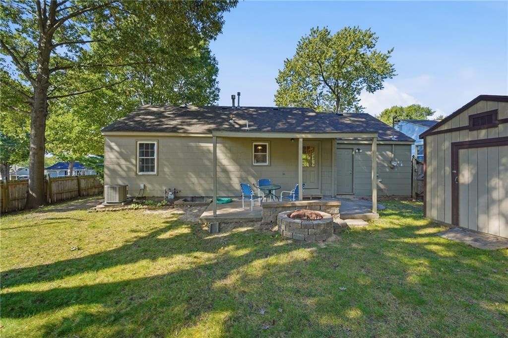 Photo 29 of 41 - 7049 Horton Street, Overland Park, KS 66204