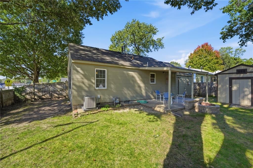 Photo 30 of 41 - 7049 Horton Street, Overland Park, KS 66204