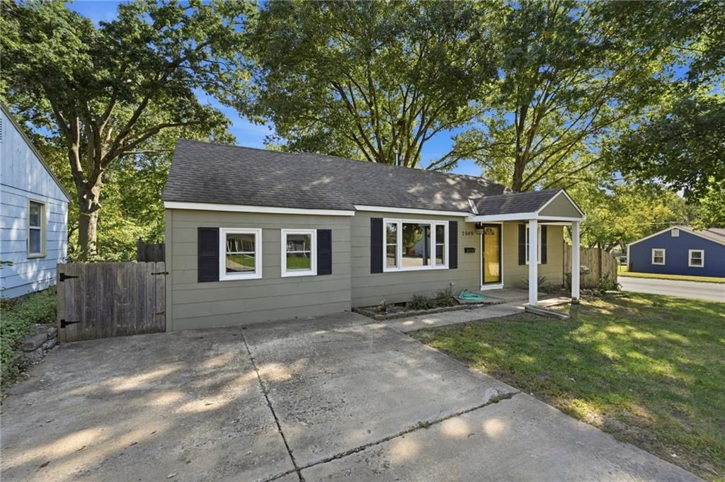 Photo 32 of 41 - 7049 Horton Street, Overland Park, KS 66204