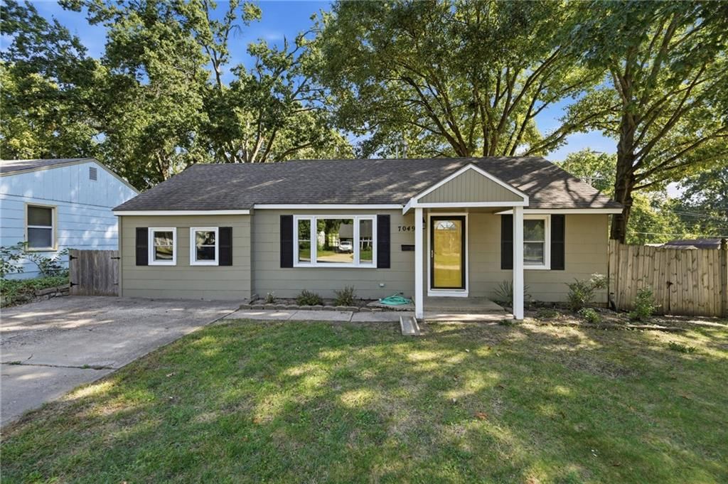 Photo 33 of 41 - 7049 Horton Street, Overland Park, KS 66204