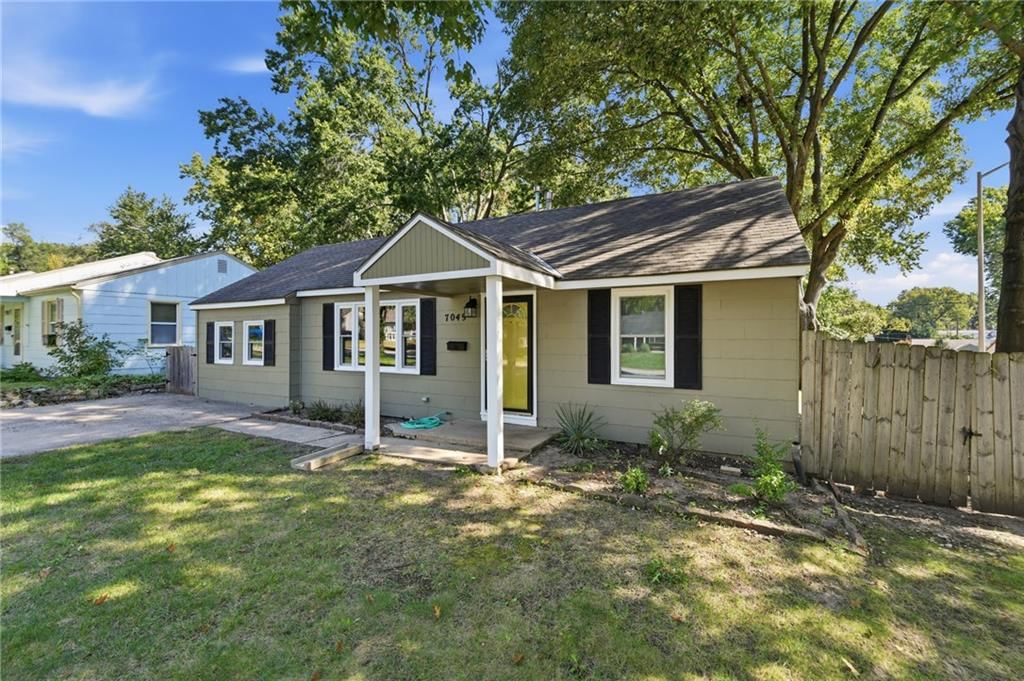 Photo 34 of 41 - 7049 Horton Street, Overland Park, KS 66204