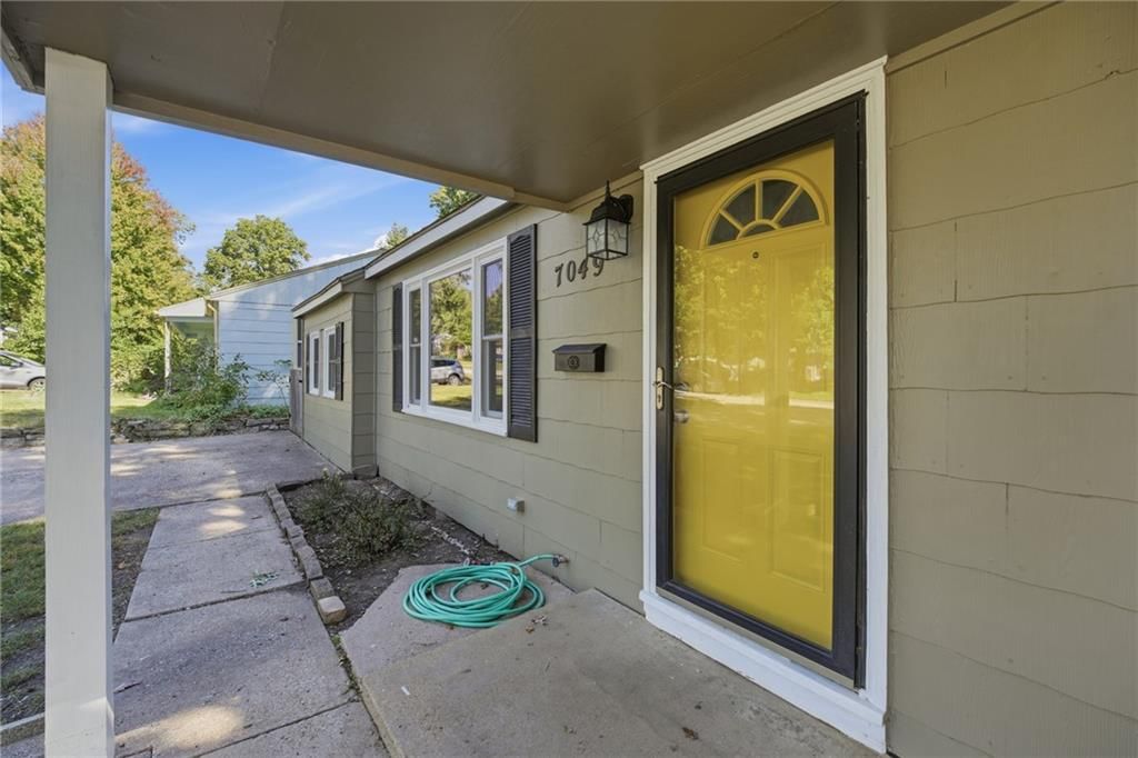 Photo 35 of 41 - 7049 Horton Street, Overland Park, KS 66204