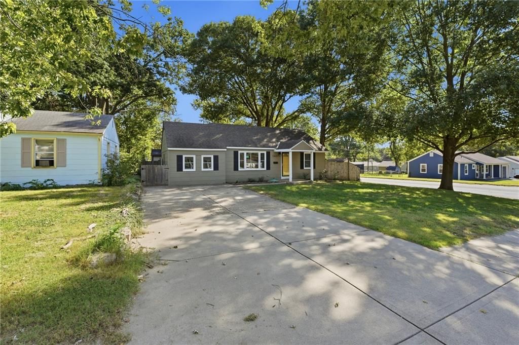 Photo 36 of 41 - 7049 Horton Street, Overland Park, KS 66204