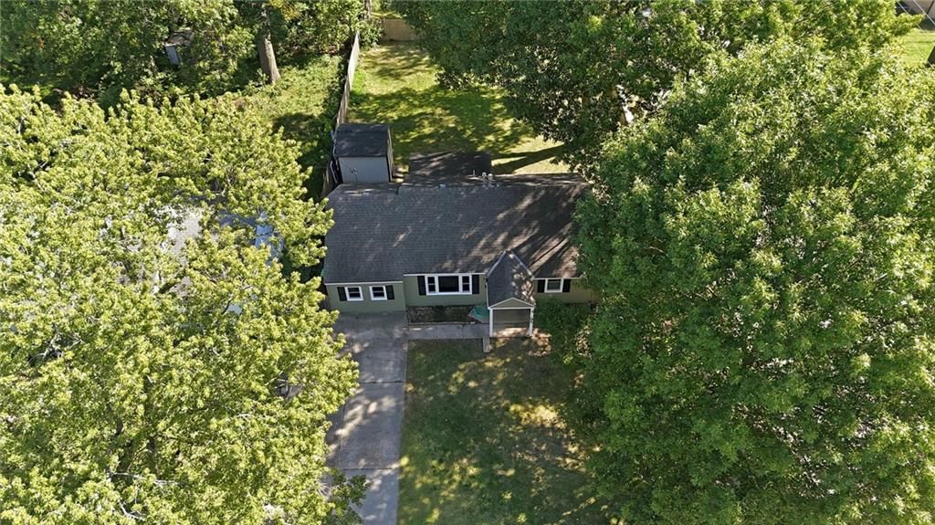Photo 38 of 41 - 7049 Horton Street, Overland Park, KS 66204