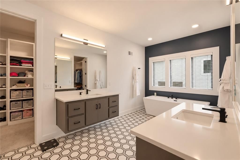 Photo 20 of 50 - 12602 W 169 Terrace, Overland Park, KS 66221
