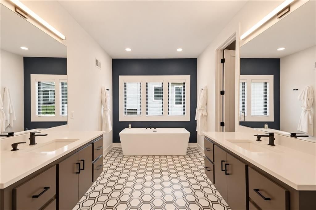 Photo 21 of 50 - 12602 W 169 Terrace, Overland Park, KS 66221