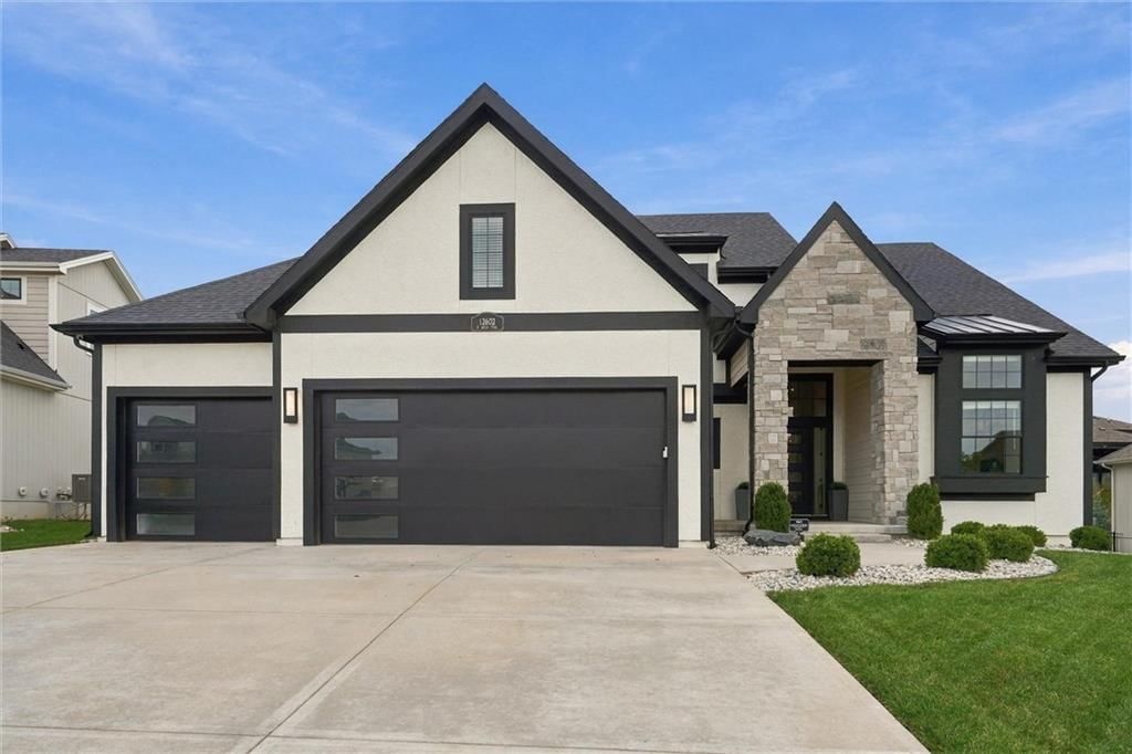 Photo 34 of 50 - 12602 W 169 Terrace, Overland Park, KS 66221