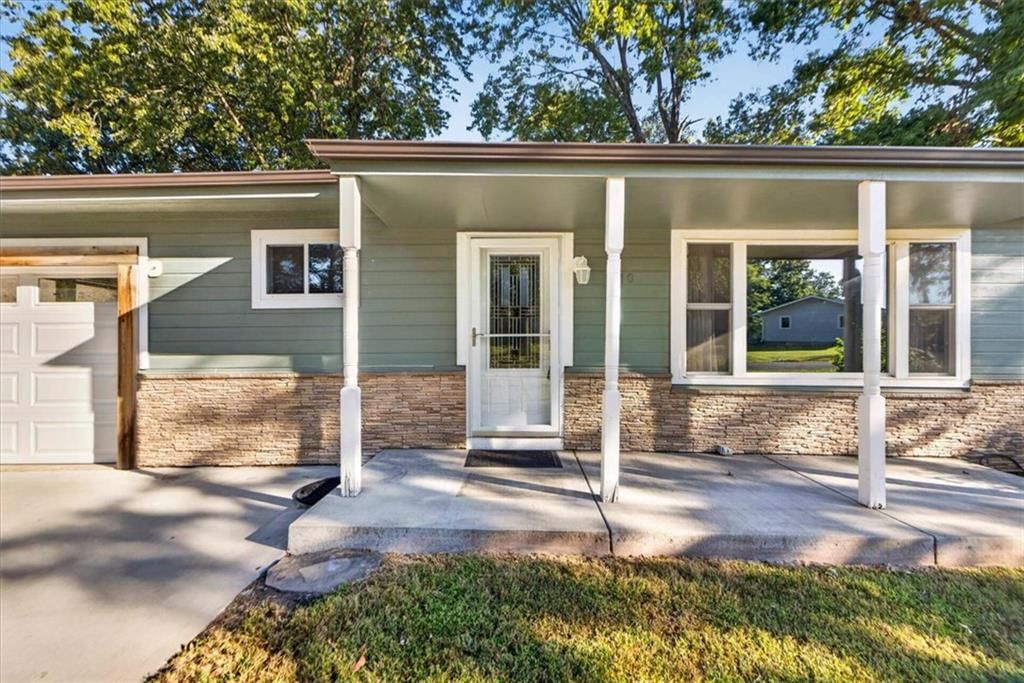 340 Champ Street, Peculiar, MO: listing photo 2