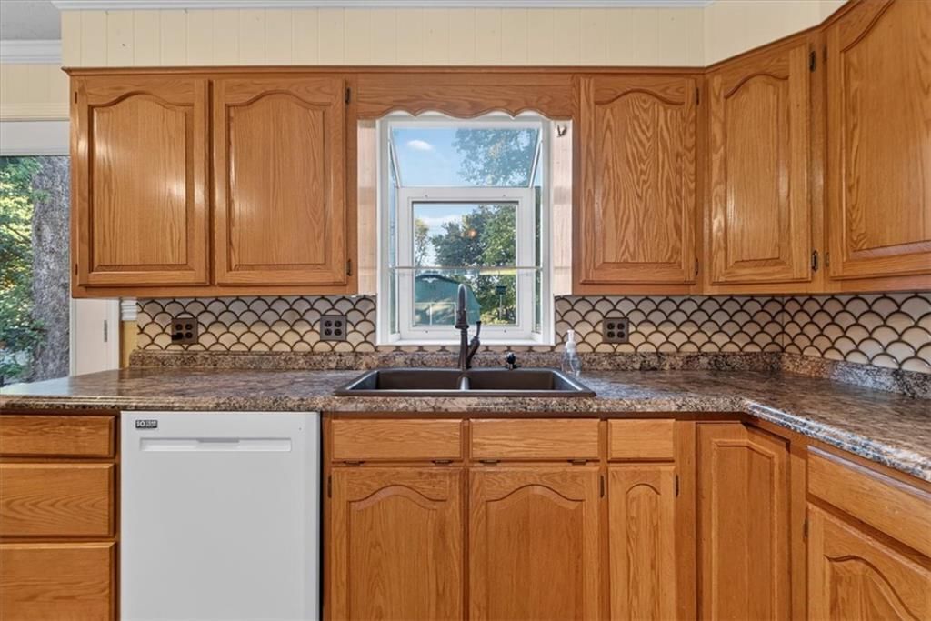 Photo 11 of 34 - 340 Champ Street, Peculiar, MO 64078