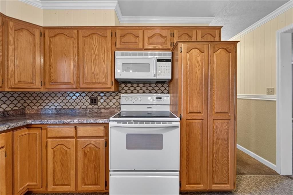 Photo 12 of 34 - 340 Champ Street, Peculiar, MO 64078