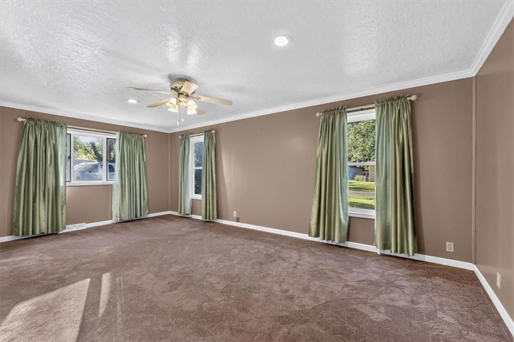 Photo 14 of 34 - 340 Champ Street, Peculiar, MO 64078