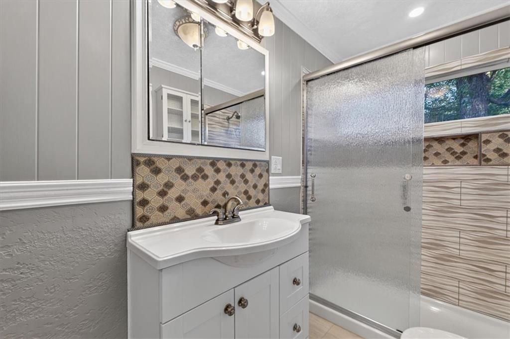 Tiled shower at 340 Champ Street, Peculiar, MO 64078
