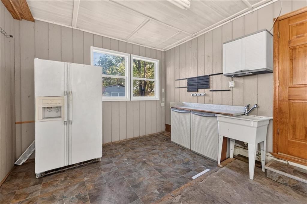 Photo 28 of 34 - 340 Champ Street, Peculiar, MO 64078