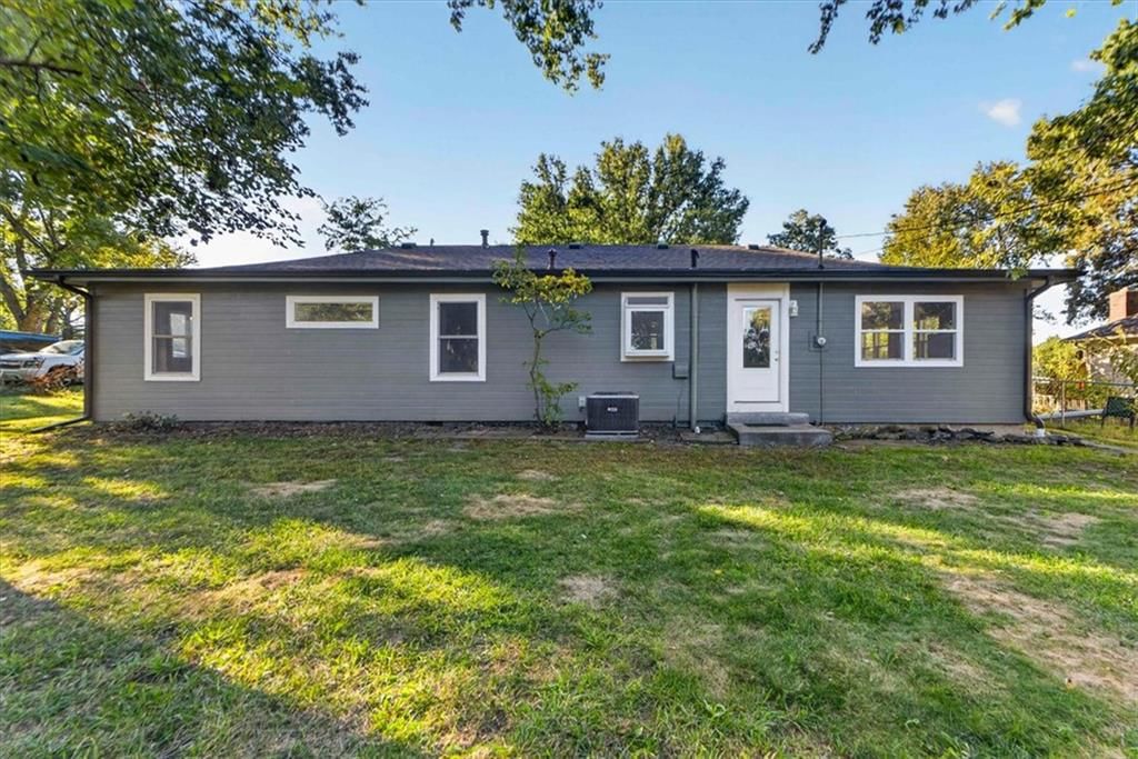 Photo 33 of 34 - 340 Champ Street, Peculiar, MO 64078