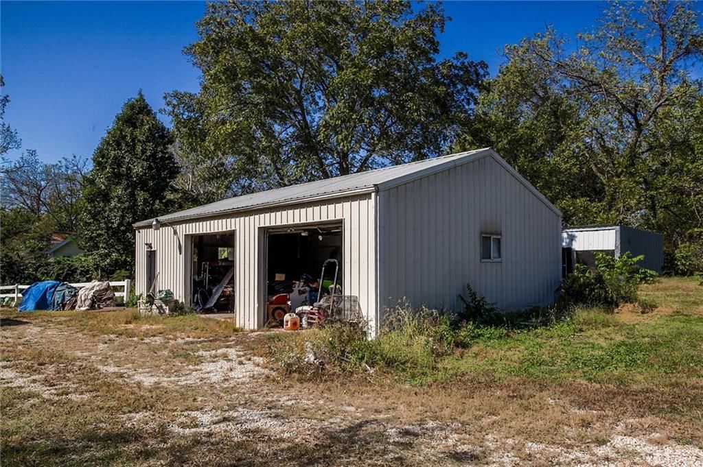 Photo 22 of 31 - 31103 E 315TH Street, Garden City, MO 64747