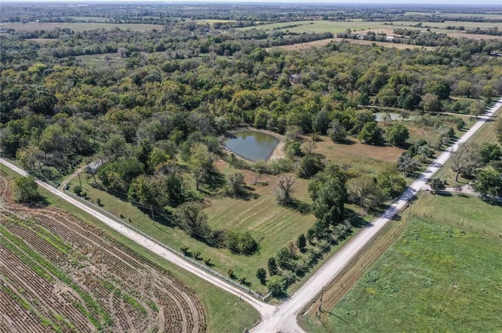 Photo 24 of 31 - 31103 E 315TH Street, Garden City, MO 64747