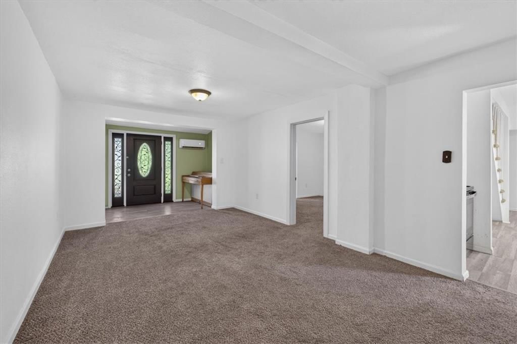 Photo 4 of 17 - 1217 E Parker Avenue, Independence, MO 64050