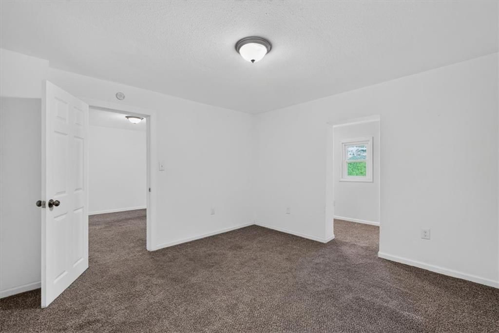 Photo 7 of 17 - 1217 E Parker Avenue, Independence, MO 64050