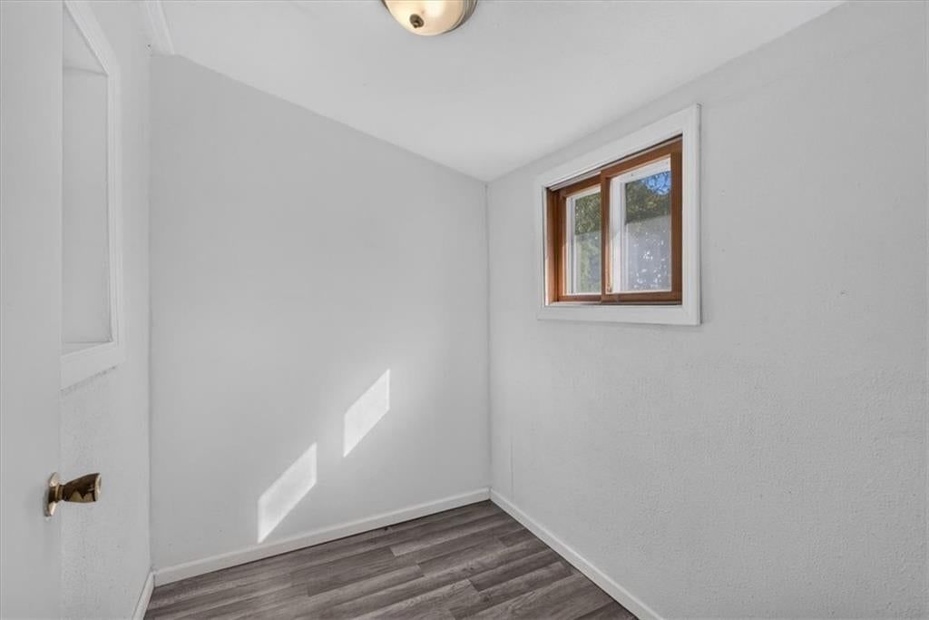 Photo 12 of 17 - 1217 E Parker Avenue, Independence, MO 64050