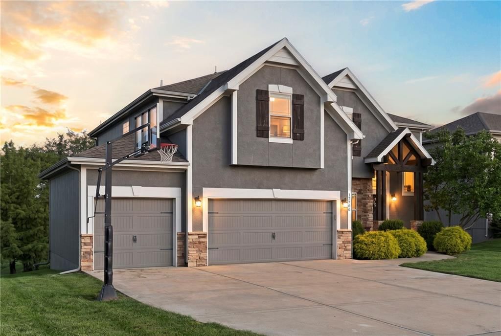 Basketball hoop at 17700 NW 130th Terrace, Platte City, MO 64079