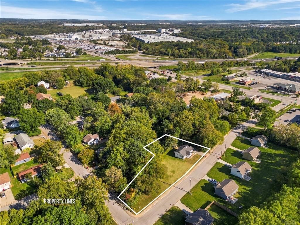 Corner lot, big backyard and mature trees at 51 N Emerson Street, Kansas City, MO 64119