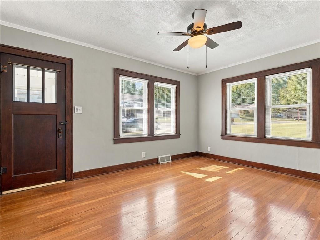Photo 8 of 39 - 51 N Emerson Street, Kansas City, MO 64119