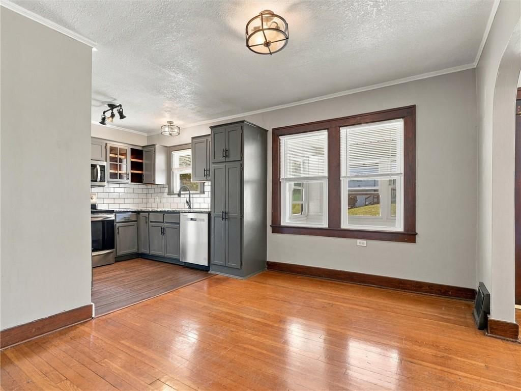 Photo 12 of 39 - 51 N Emerson Street, Kansas City, MO 64119