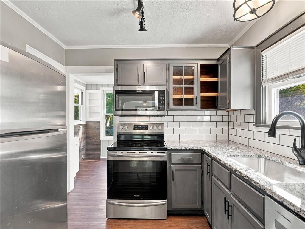 Photo 15 of 39 - 51 N Emerson Street, Kansas City, MO 64119
