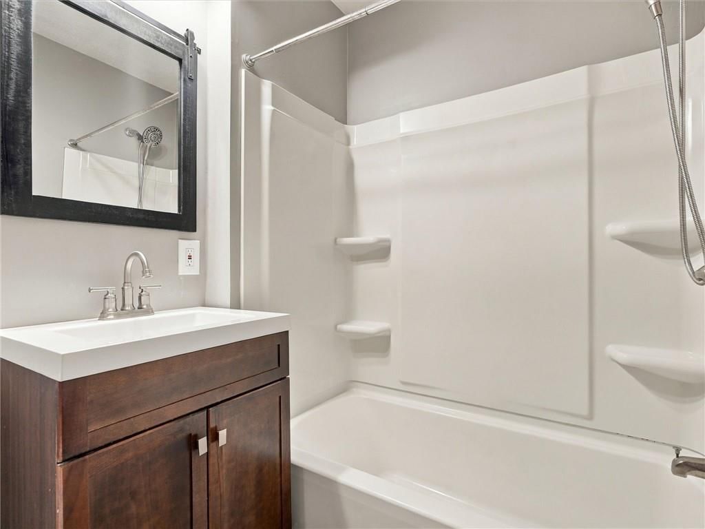 Photo 23 of 39 - 51 N Emerson Street, Kansas City, MO 64119