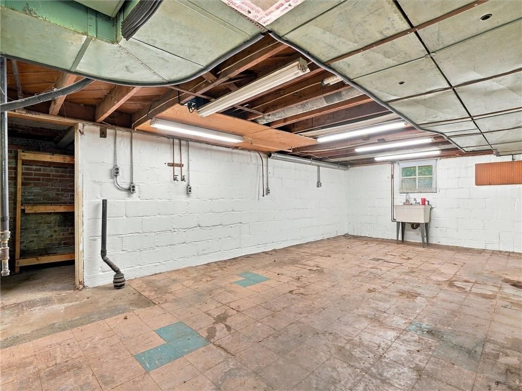 Photo 30 of 39 - 51 N Emerson Street, Kansas City, MO 64119