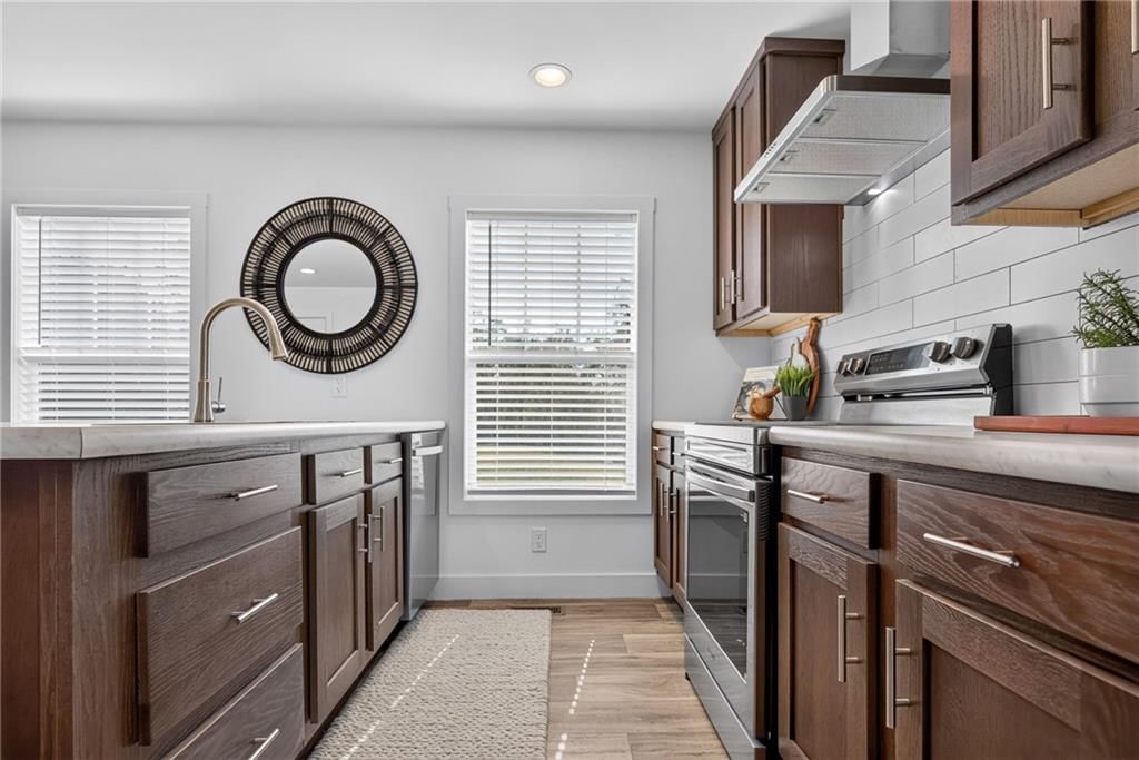 Photo 8 of 33 - 2544 Hiawatha Street, Kansas City, KS 66104