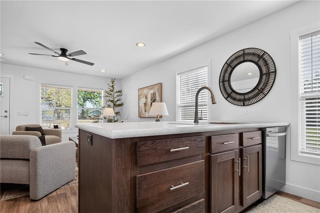 Photo 9 of 33 - 2544 Hiawatha Street, Kansas City, KS 66104