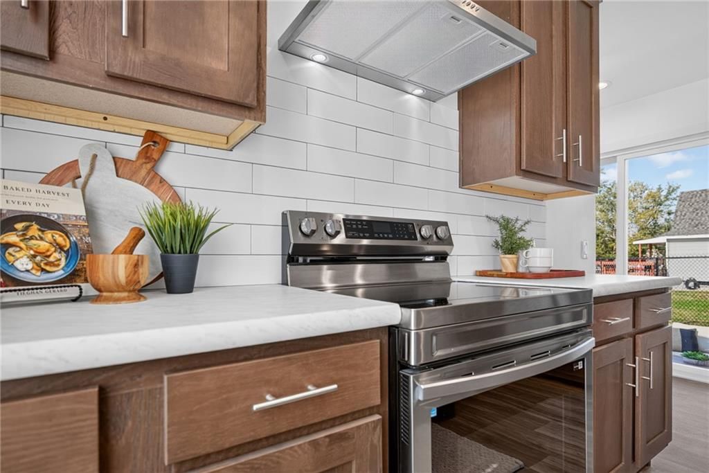 Photo 12 of 33 - 2544 Hiawatha Street, Kansas City, KS 66104
