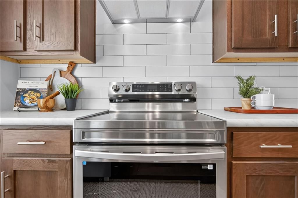 Photo 13 of 33 - 2544 Hiawatha Street, Kansas City, KS 66104