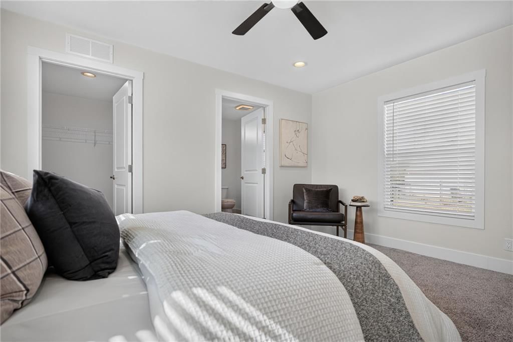 Photo 17 of 33 - 2544 Hiawatha Street, Kansas City, KS 66104