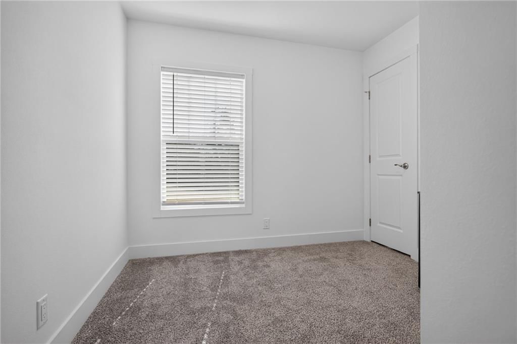 Photo 24 of 33 - 2544 Hiawatha Street, Kansas City, KS 66104